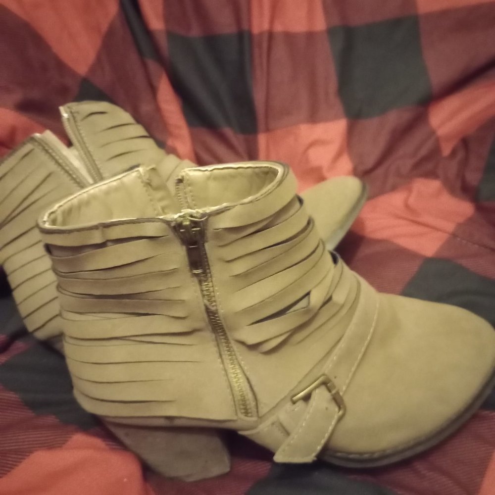 Vanity Boots size 10.